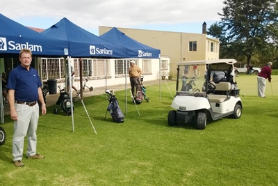 Gholfspelers dreun mekaar op by Sanlam gholfdag